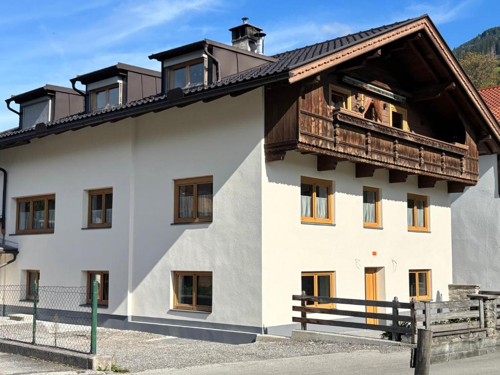 Το κτήριο όπου στεγάζεται  το διαμέρισμα