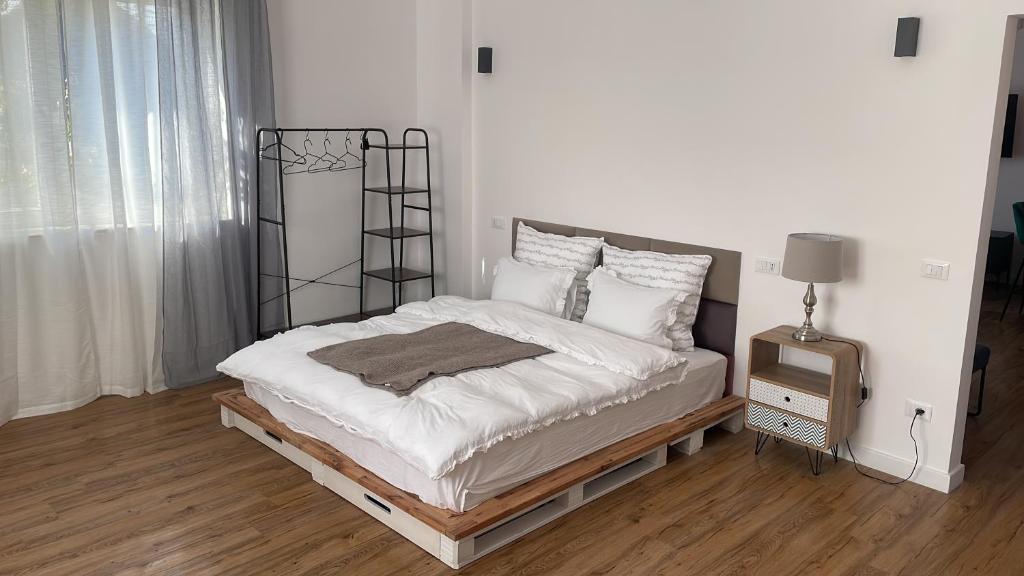 Ένα ή περισσότερα κρεβάτια σε δωμάτιο στο Bachner Rental Fagaras