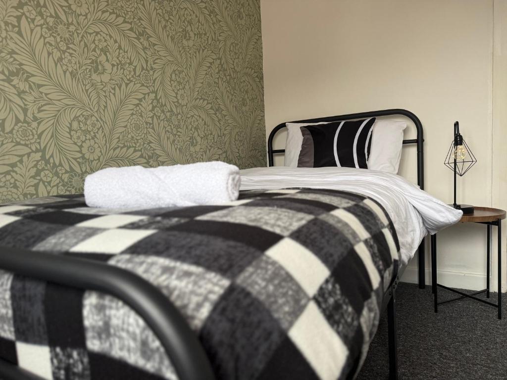 Postel nebo postele na pokoji v ubytování Spacious 3bed, Sleeps5, Parking