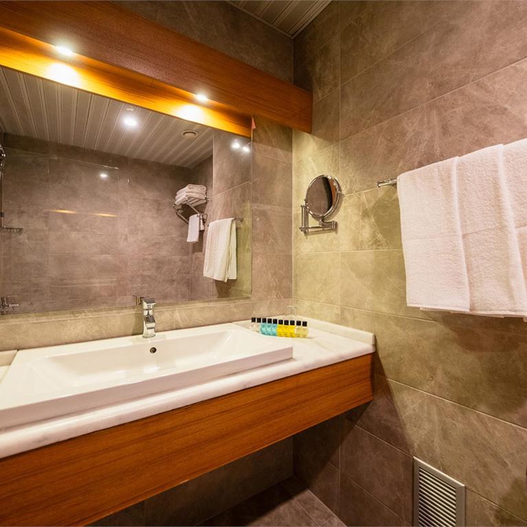 Parion Hotel - Suite Avec Vue Sur La Ville