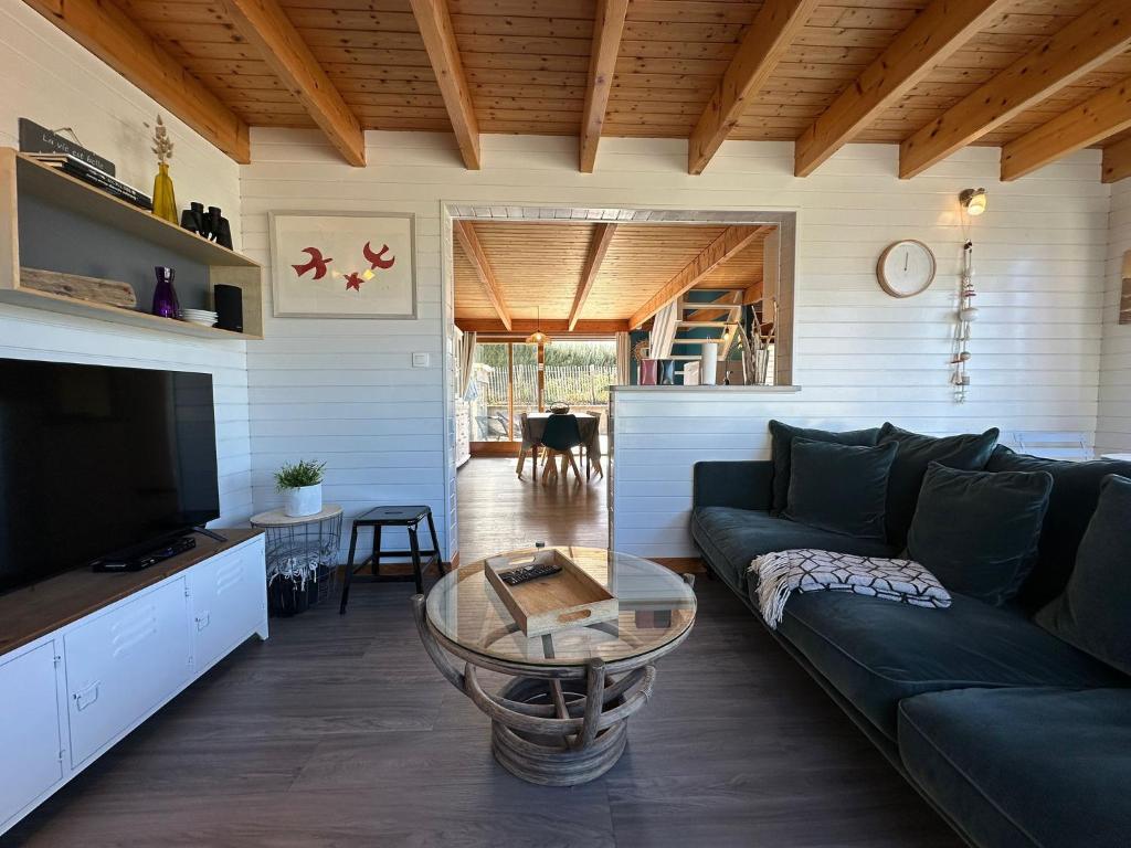 Μια τηλεόραση ή/και κέντρο ψυχαγωγίας στο Ty Gaaline - Maison familiale à 100 m de la mer