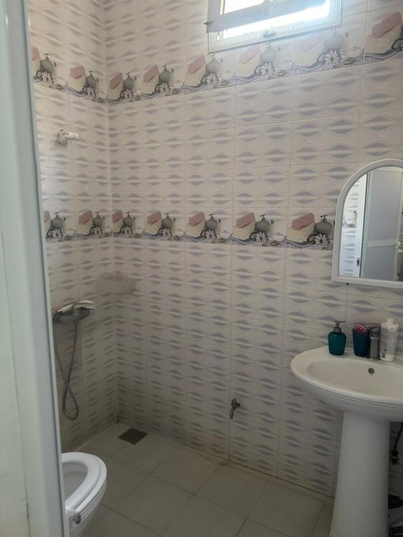 Ένα μπάνιο στο Petit mbao villa