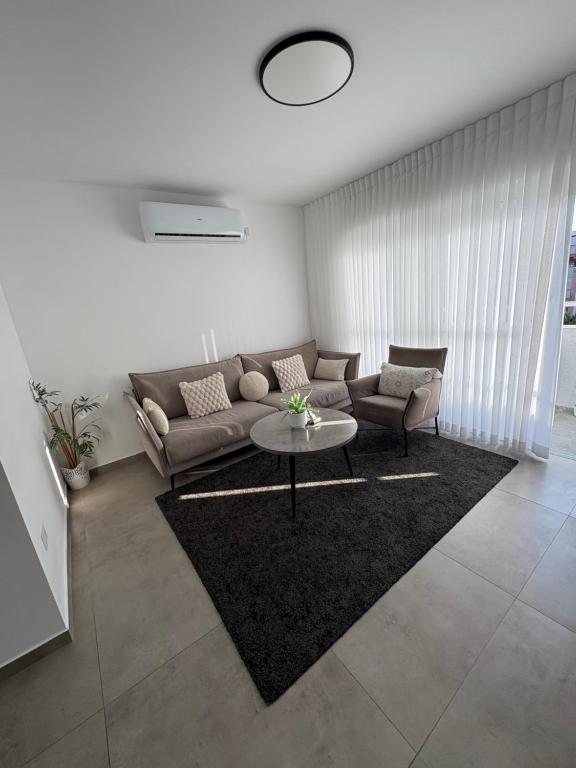 a living room with a couch and a table at Boutique apartment in Rishon LeẔiyyon