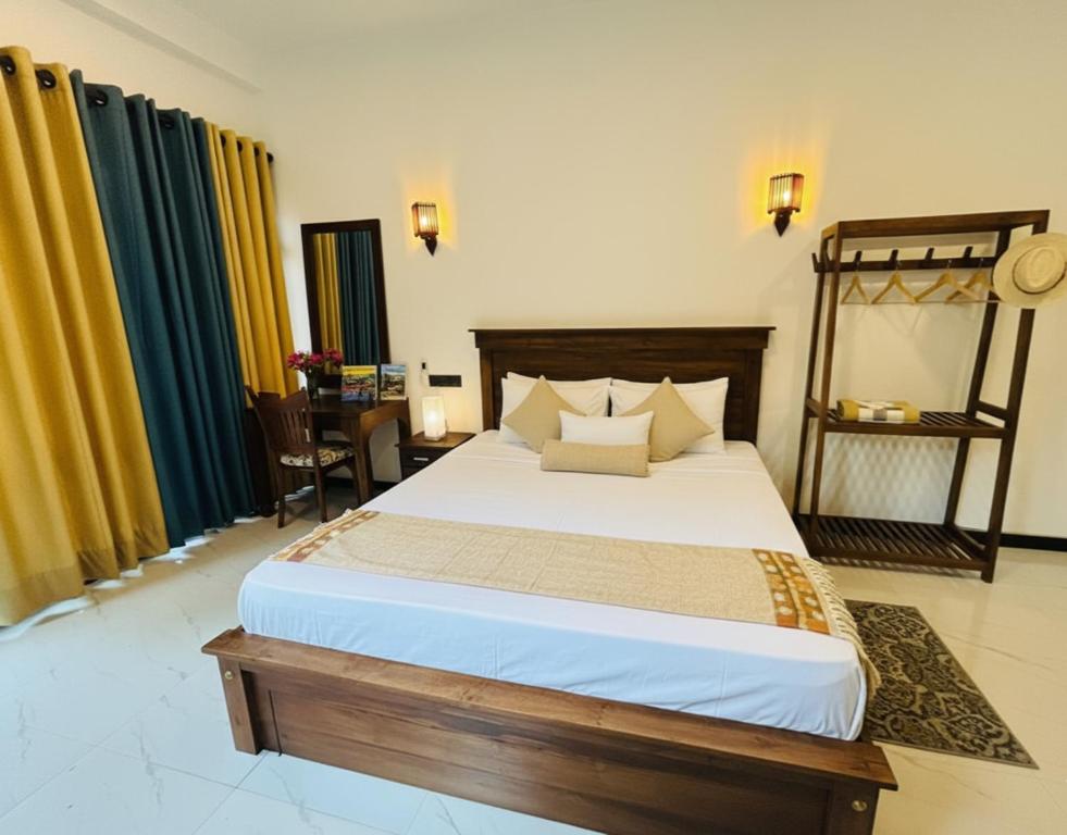 Ένα ή περισσότερα κρεβάτια σε δωμάτιο στο Aqua Shade Family Apartment -Weligama