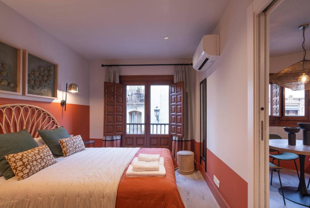 Steps from the Alhambra, Private Terrace & AC