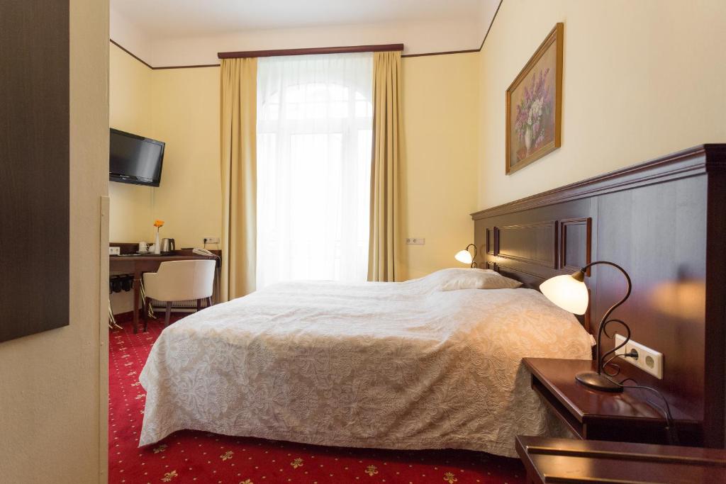 Voodi või voodid majutusasutuse Hotel Viktoria Schönbrunn toas