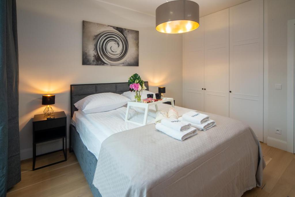 Postel nebo postele na pokoji v ubytování Maya's Flats & Resorts - River View