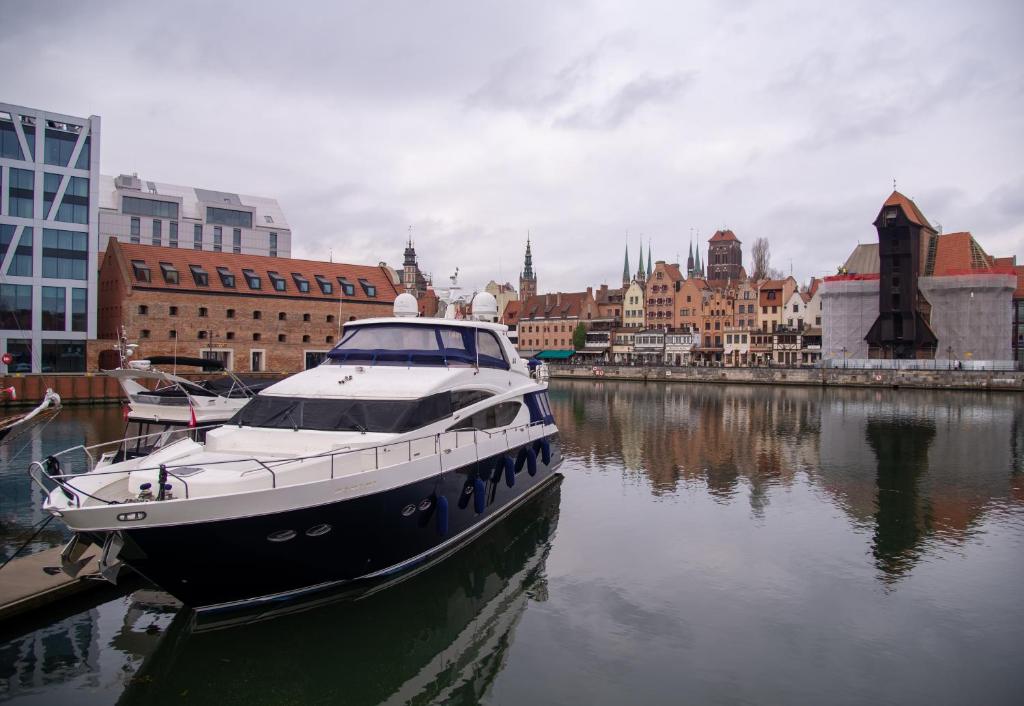 Maya's Flats & Resorts - River View - 4