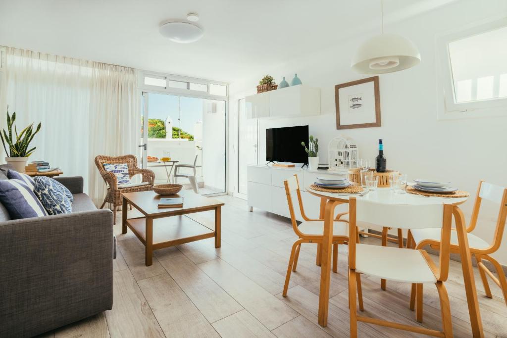 Playa Chica - Cozy & Comfy, Balcony, 2 min to Beach