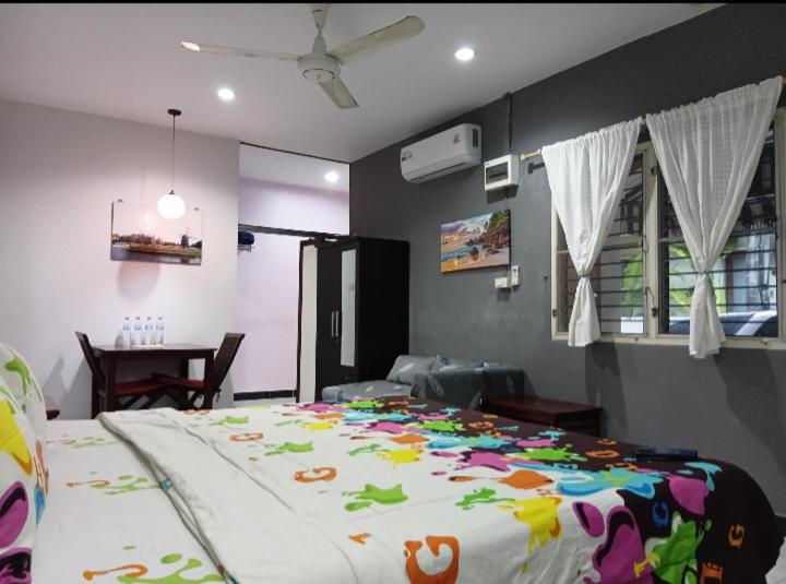 Studio with aircon n kitchen