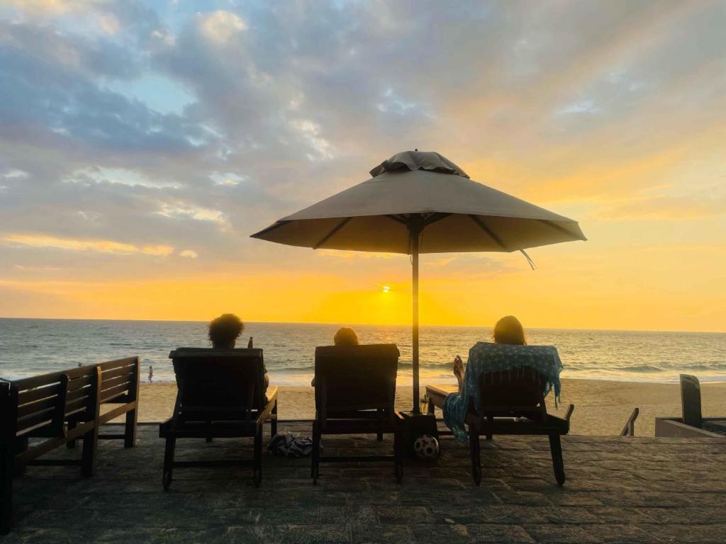 At Ease Beach Hotel - 18