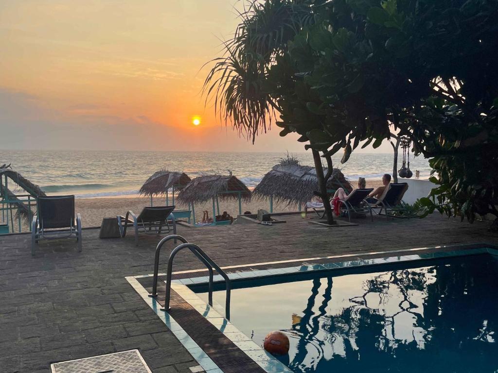 At Ease Beach Hotel - 17