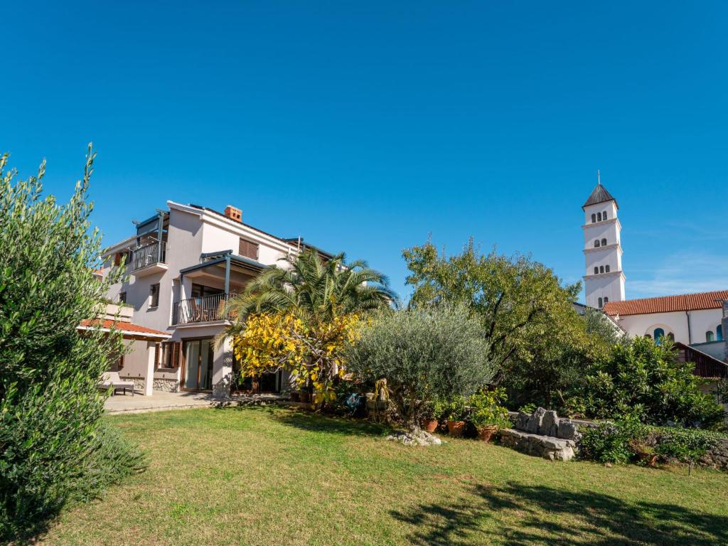 Zahrada ubytování Apartment Damir-1 by Interhome