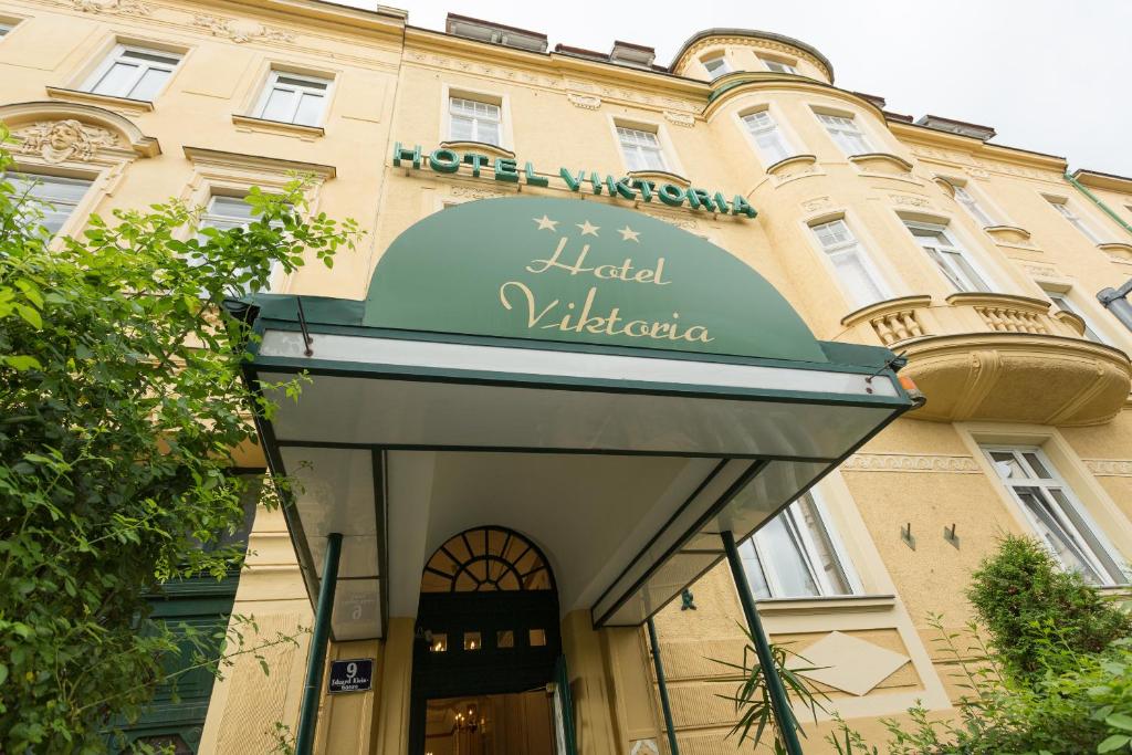 a sign on the side of a building at Hotel Viktoria Schönbrunn in Vienna