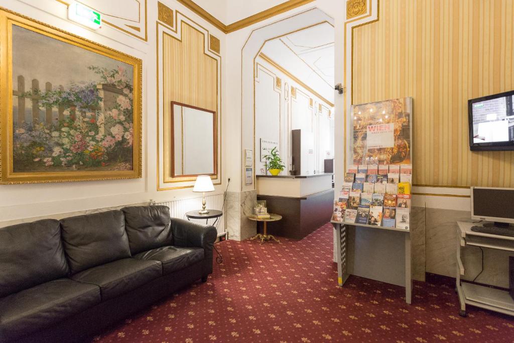 Televiisor ja/või meelelahutuskeskus majutusasutuses Hotel Viktoria Schönbrunn