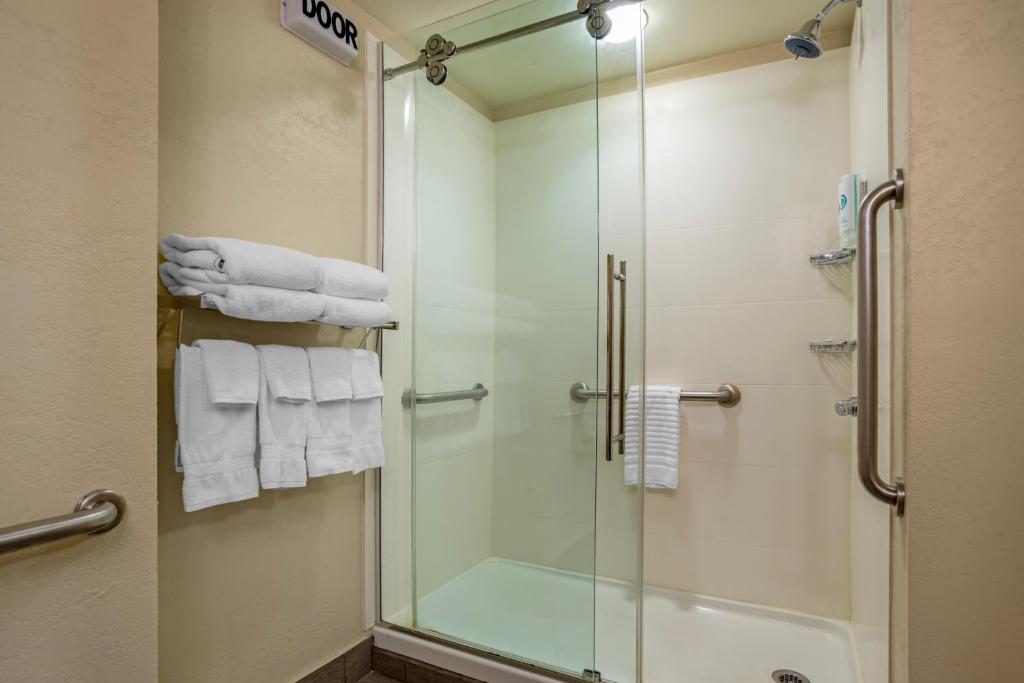 Comfort Suites Tallahassee Capitol - University Area photo