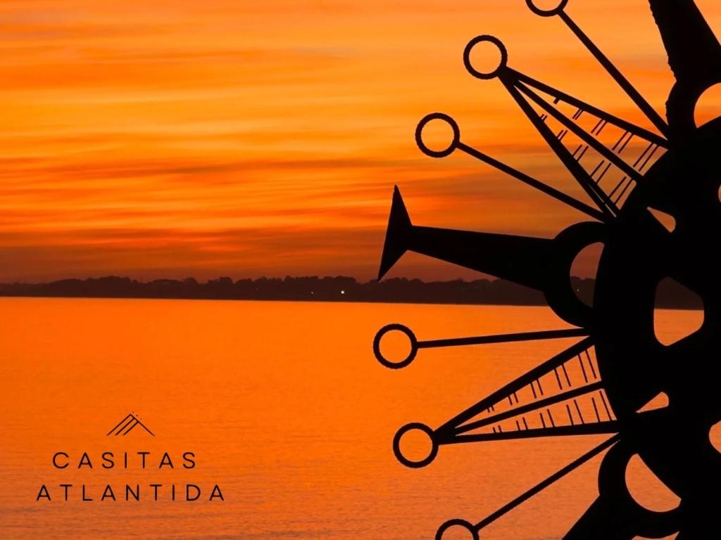 a pair of scissors sitting next to a body of water at Casa excelente ubicación en Atlántida Sur in Atlántida