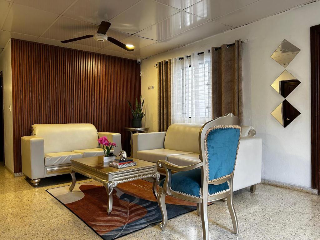 Χώρος καθιστικού στο Dominico Colonial