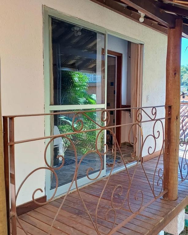 Balkón nebo terasa v ubytování Chalé Elis 400m do centro - Serra do Cipó