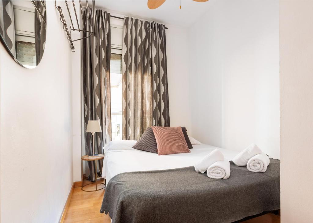 Mar Bella Beach Apartments - 10