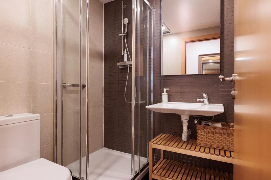 Mar Bella Beach Apartments - 16