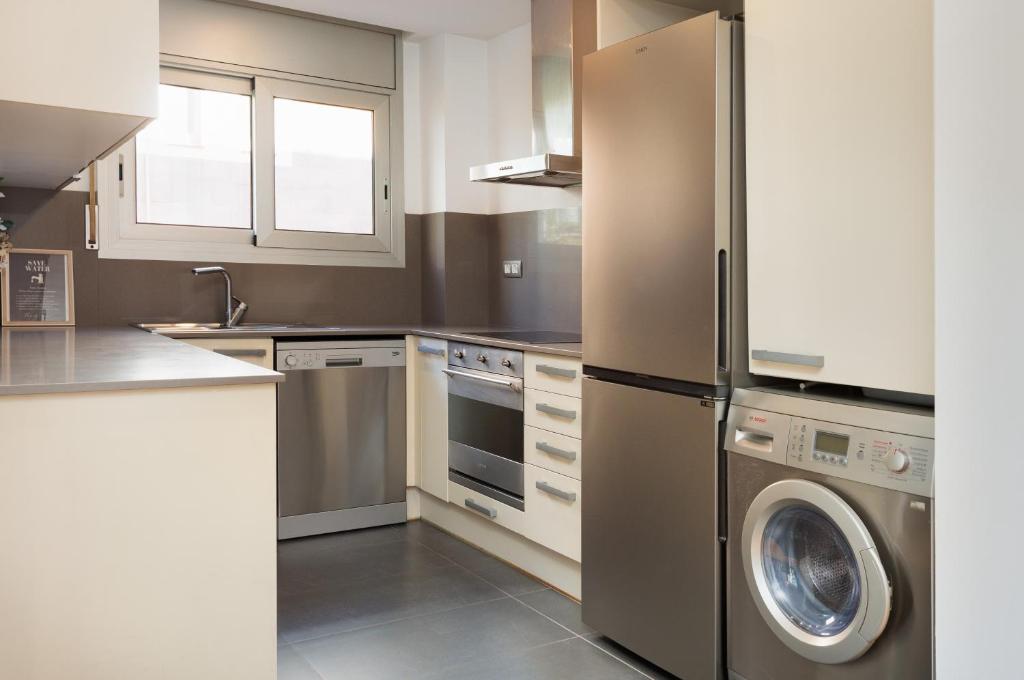 Mar Bella Beach Apartments - 11