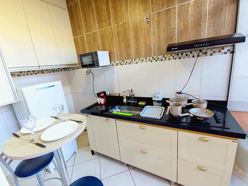 a small kitchen with a sink and a counter at Casa Studio n3 São José dos Campos in São José dos Campos