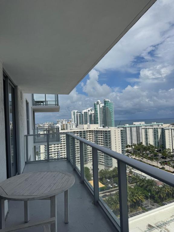 Balkoni atau teres di Luxury 2 bedroom with ocean view