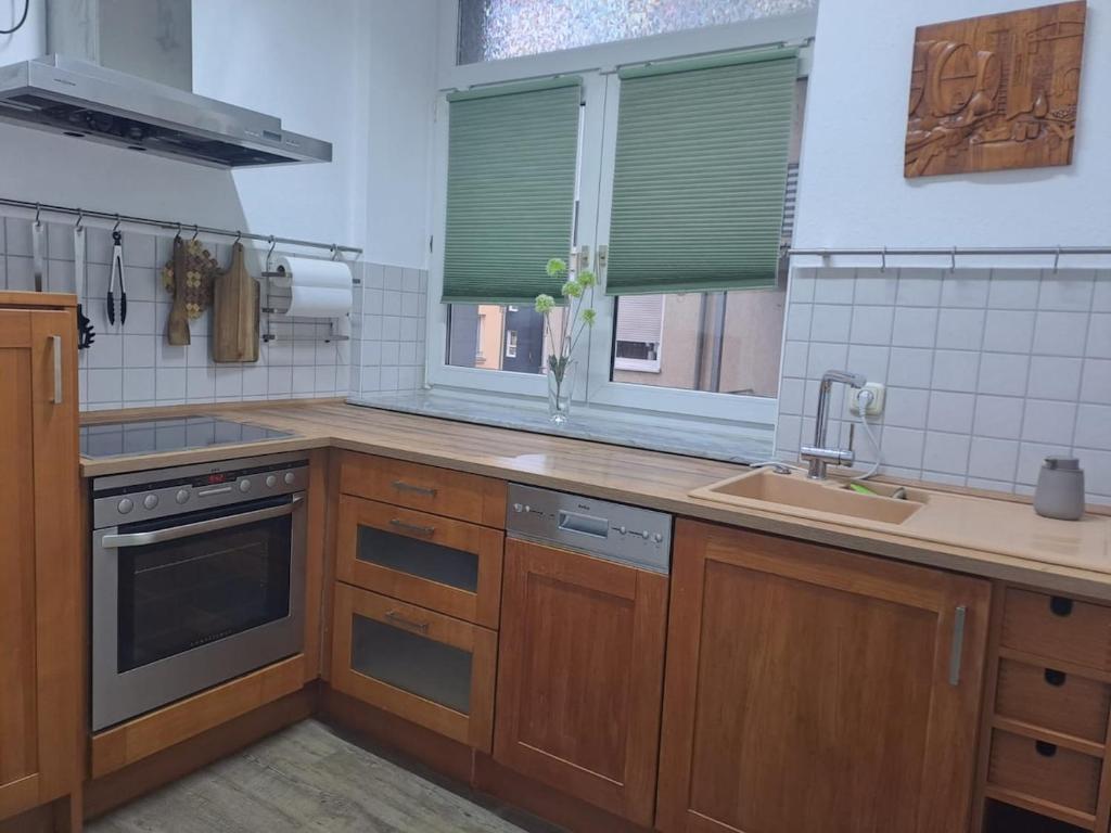 Kuchyň nebo kuchyňský kout v ubytování Gemütliche 4-Zimmer Wohnung mit 7 Schlafplätzen