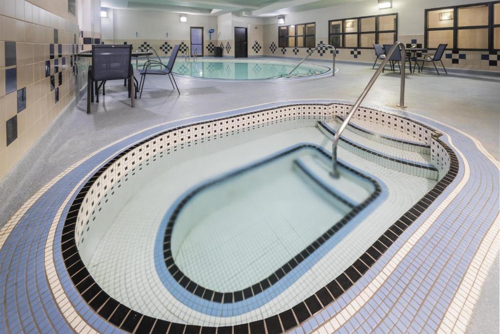 Best Western Premier Freeport Inn Calgary Airport - Resim 11