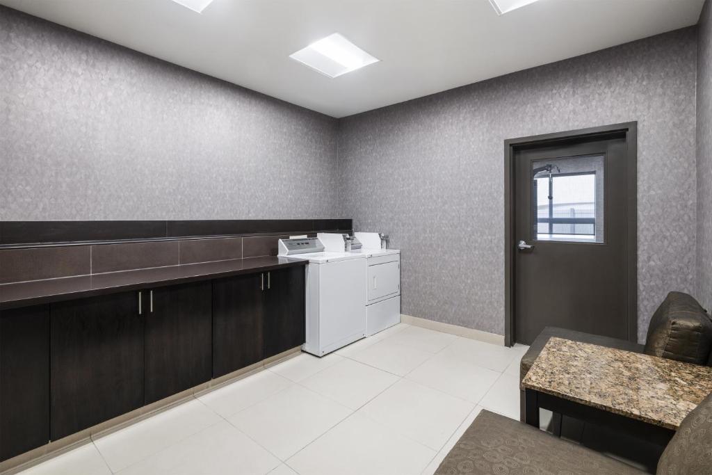 Best Western Premier Freeport Inn Calgary Airport - Resim 19