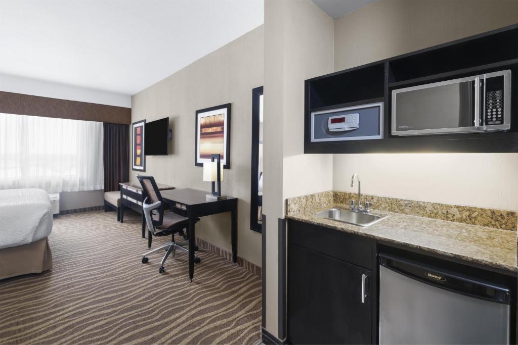 Best Western Premier Freeport Inn Calgary Airport - Zimmer Mit Kingsize-Bett