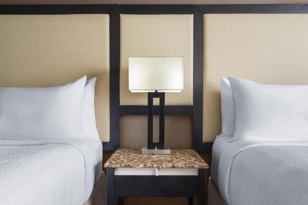 Best Western Premier Freeport Inn Calgary Airport - Queen-Zimmer Mit Zwei Queen-Betten