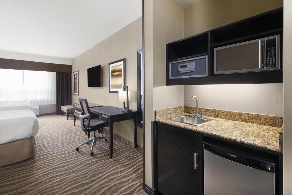 Best Western Premier Freeport Inn Calgary Airport - Resim 27
