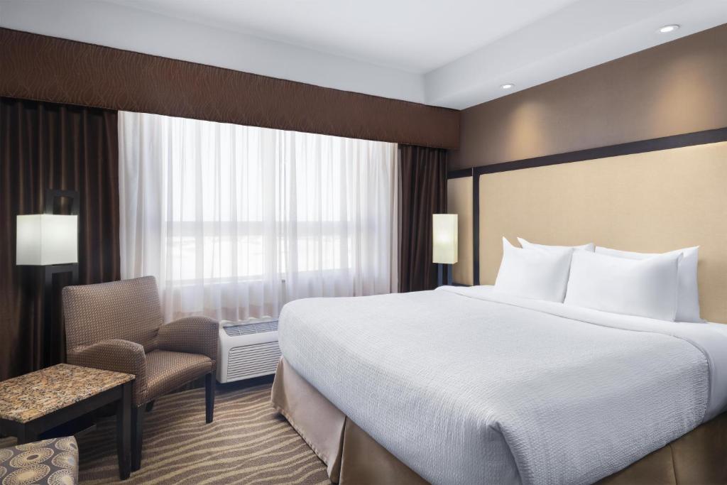 Best Western Premier Freeport Inn Calgary Airport - Resim 31