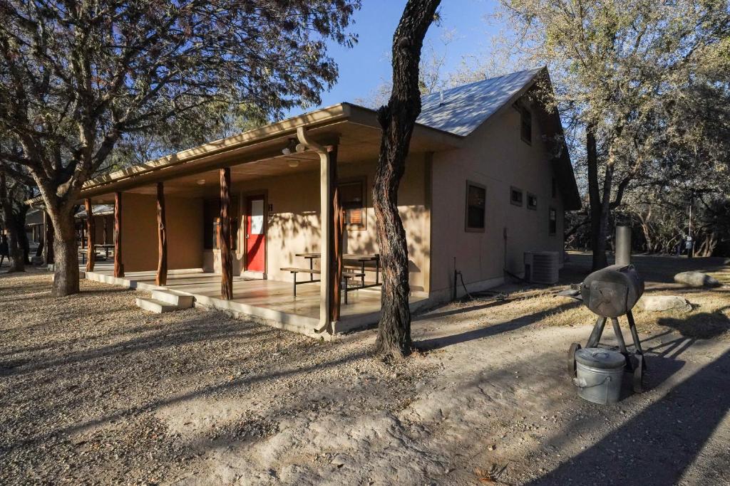 Nespecifikovaný výhled na hory nebo výhled na hory při pohledu z prázdninového domu