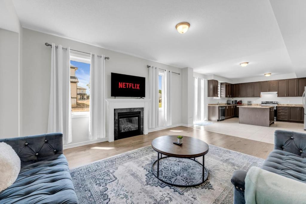 Beautiful Mansion Mins from Niagara Falls and Buffalo, Port Colborne ...