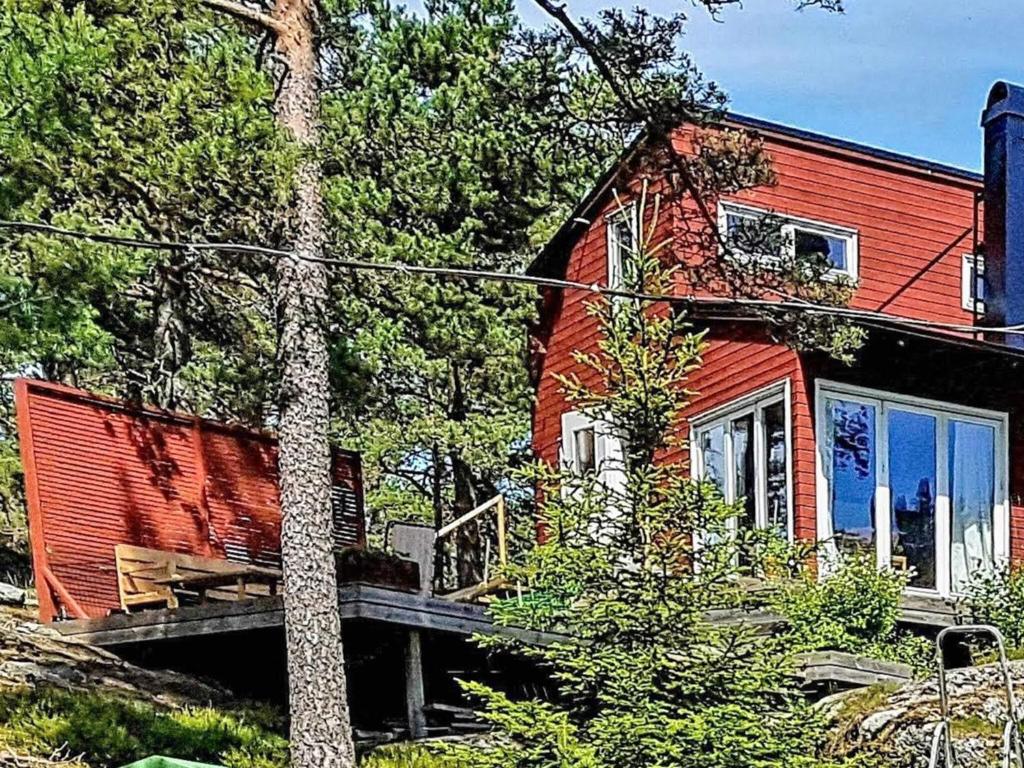 Το κτήριο όπου στεγάζεται  η παραθεριστική κατοικία