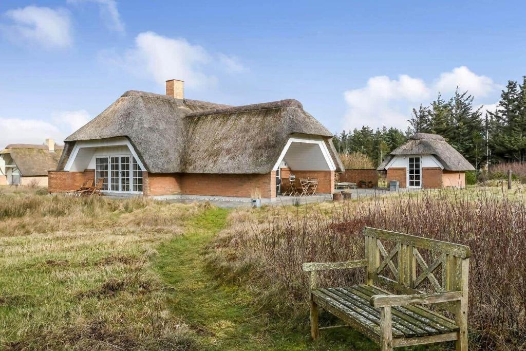 Το κτήριο όπου στεγάζεται  η παραθεριστική κατοικία