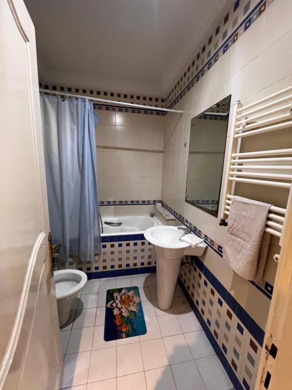 Ένα μπάνιο στο élégant Studio Résidence calme à El Menzah 7 bis