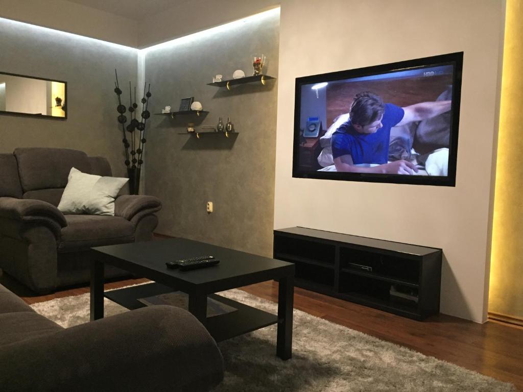 TV a/nebo společenská místnost v ubytování Touched VIP Zadar