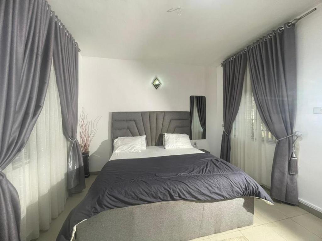 Ένα ή περισσότερα κρεβάτια σε δωμάτιο στο Peaceful One Bedroom Apartment