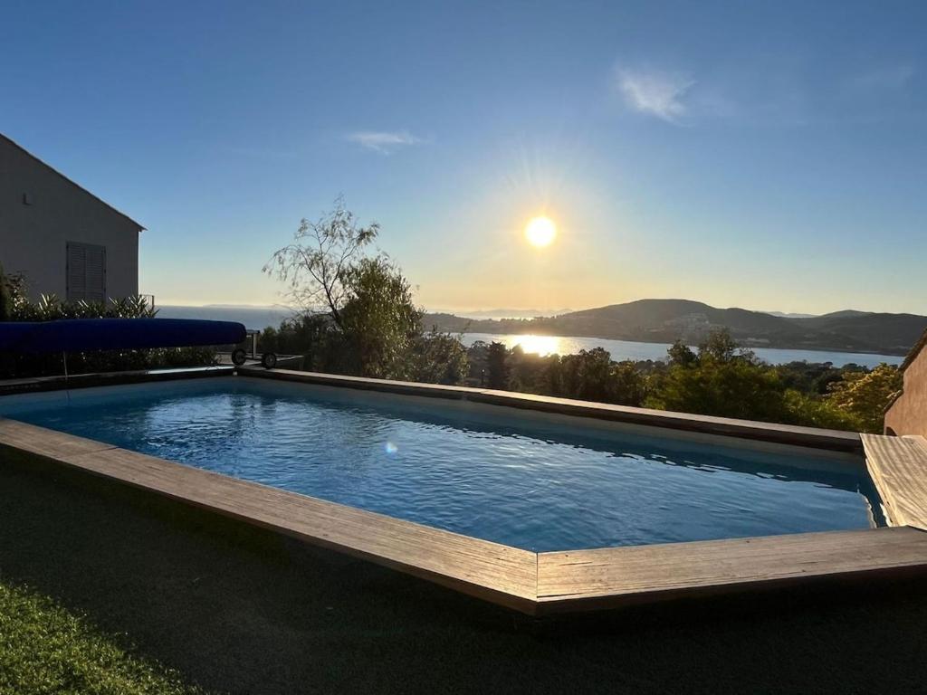 5-Bedroom Villa with Pool and Sunny Garden