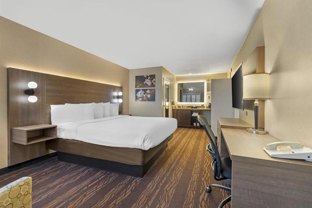 Best Western Plus Stovall's Inn photo