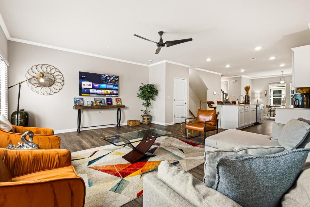 a living room with two couches and a tv at Price Cut, New Lux Home 5 mins to Airport , 15 min to Downtown, 25 min to Buckhead with 3 beds and 3 baths in Atlanta