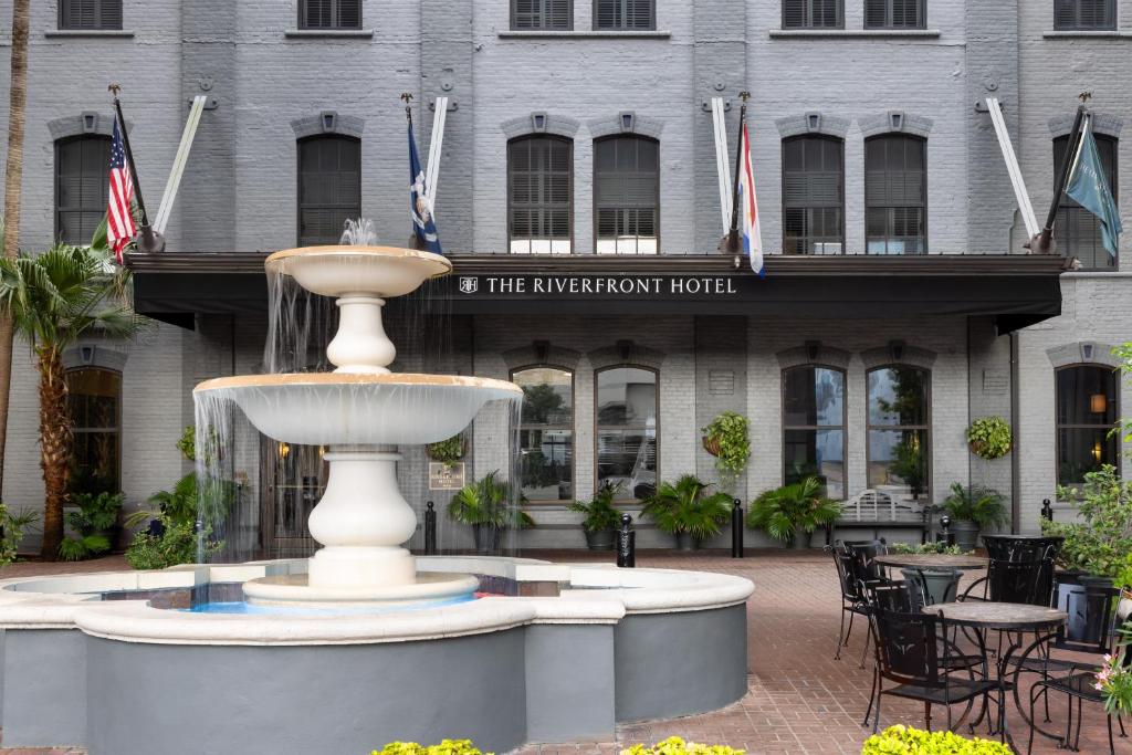 Omni Riverfront New Orleans - Housity