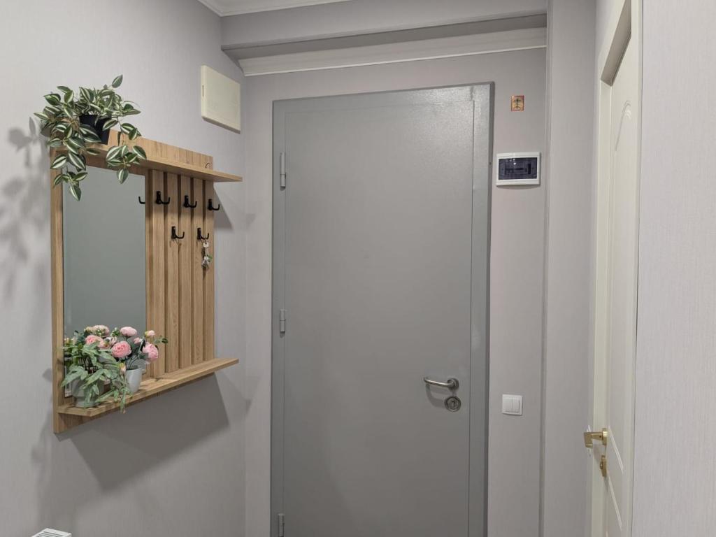 Imagine din galeria proprietății Sunny Comfort Apartment in Tbilisi Center - Close to Everything în Itʼkhvisi