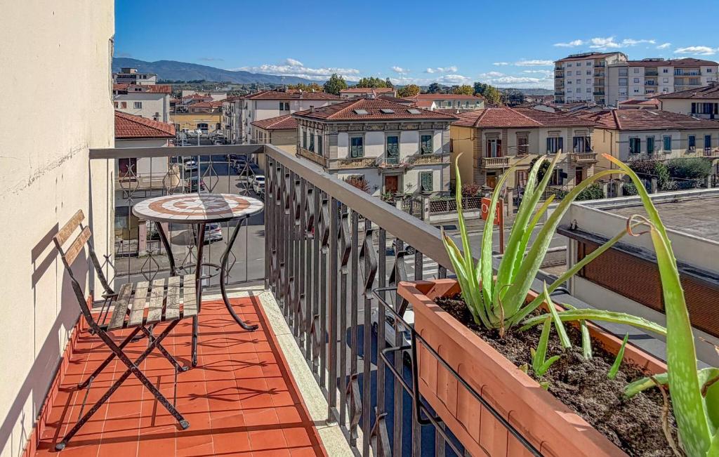 a balcony with a table and a view of a city at Nice Apartment In Montevarchi With Wifi in Montevarchi