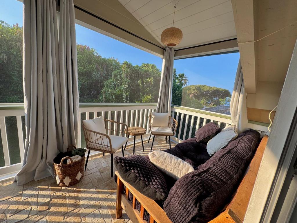 Balkón nebo terasa v ubytování Ocean & Sunset View Studio