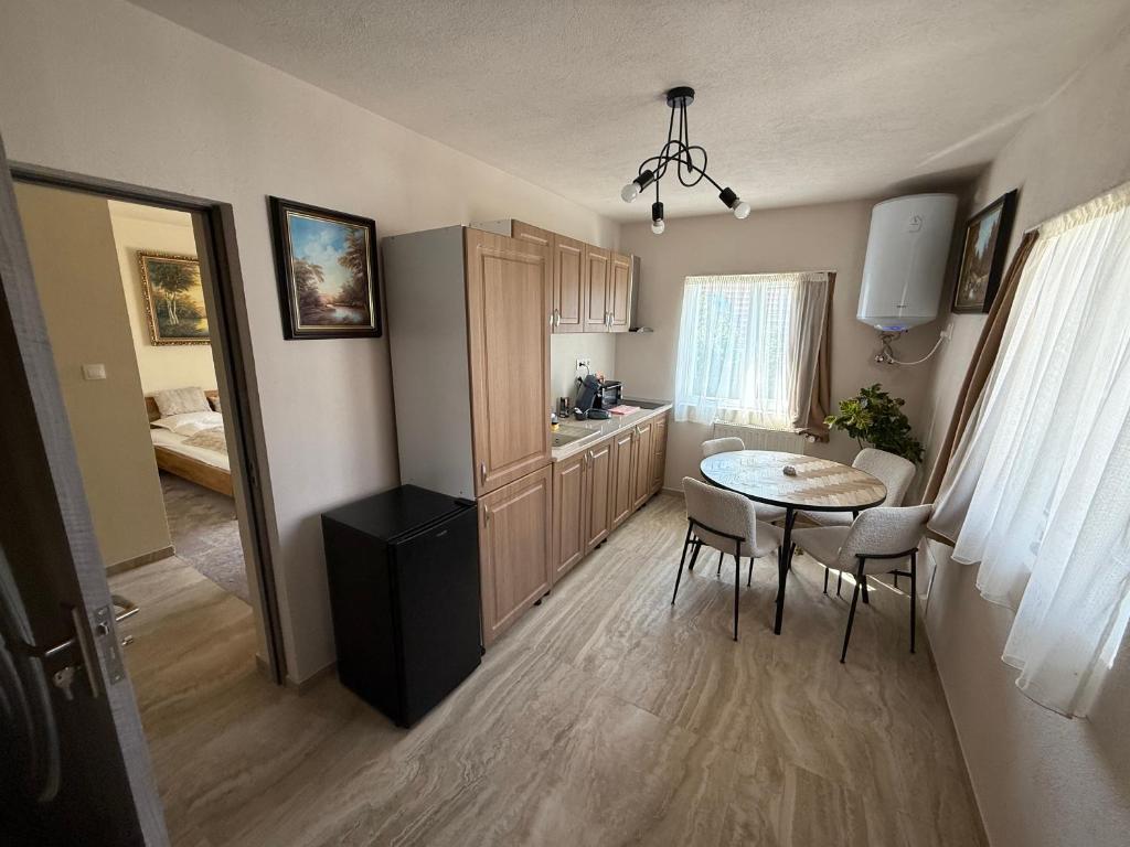 a small kitchen with a table and chairs in a room at Bee house 12 in Odorheiu Secuiesc